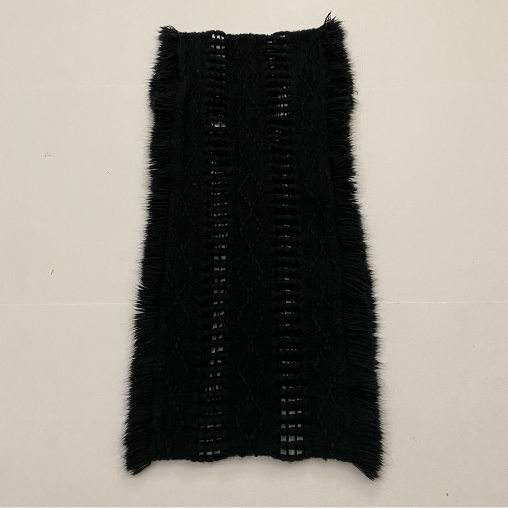 ⭐️ Jessica Simpson black knitted scarf